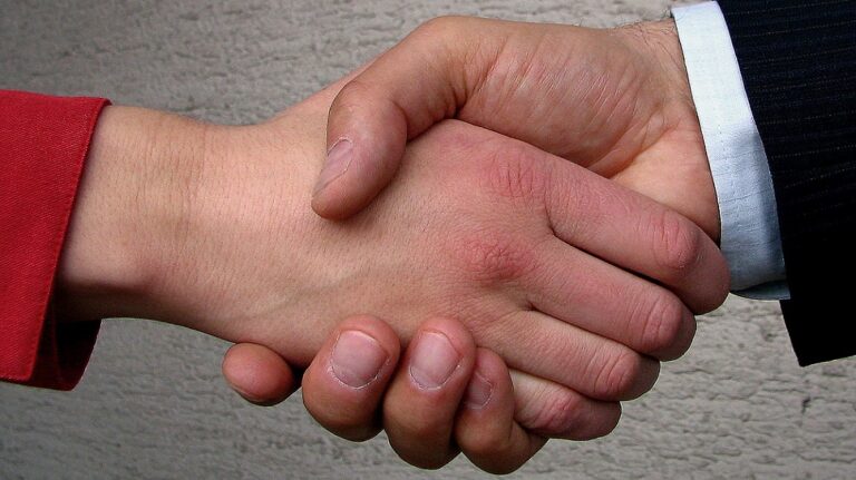 How to Bag (And Keep) Large SEO / Digital Marketing Contract