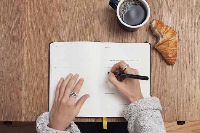 de-cluttering your mind by writing on paper
