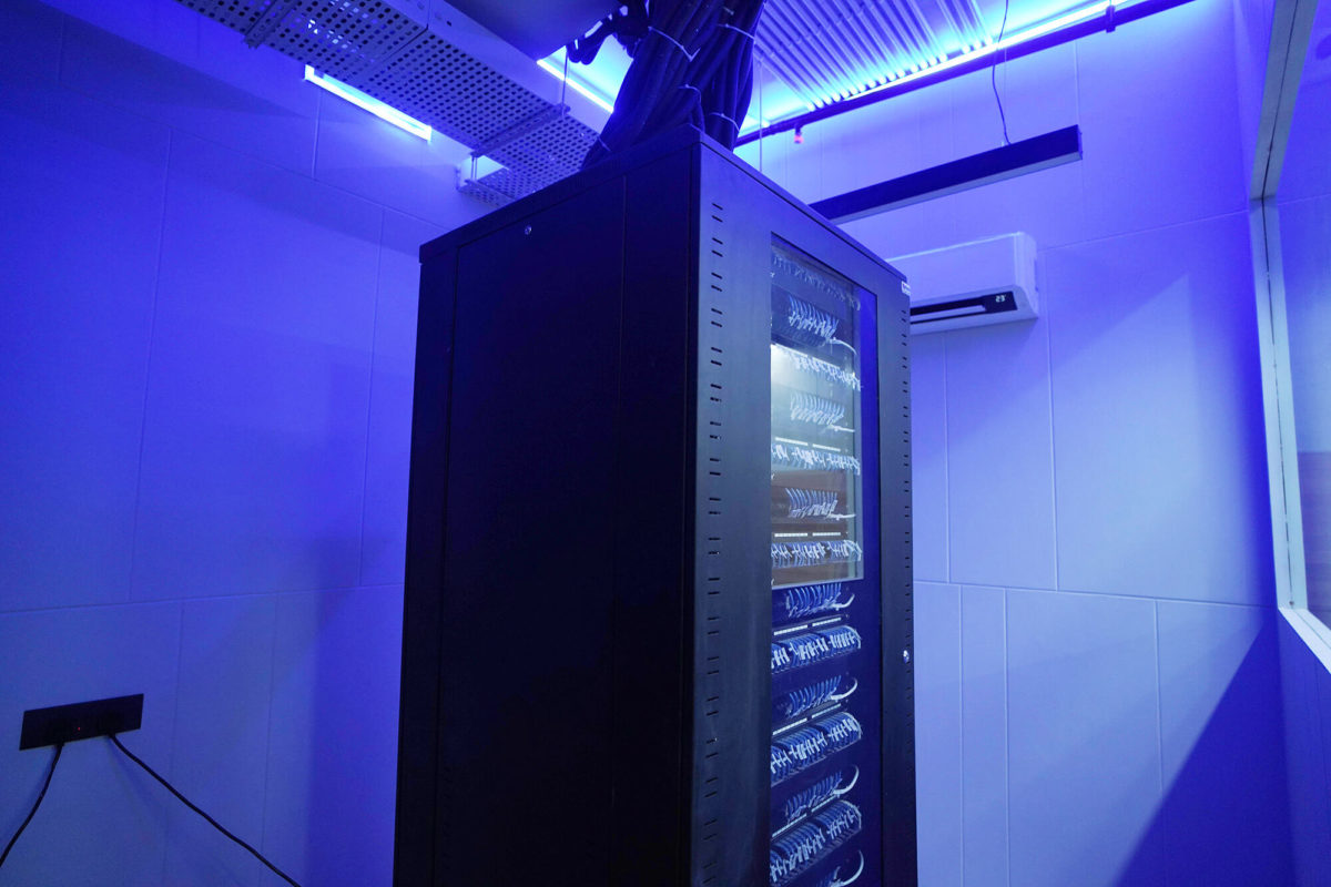 Air-conditioned server room for continuous operation of computer servers